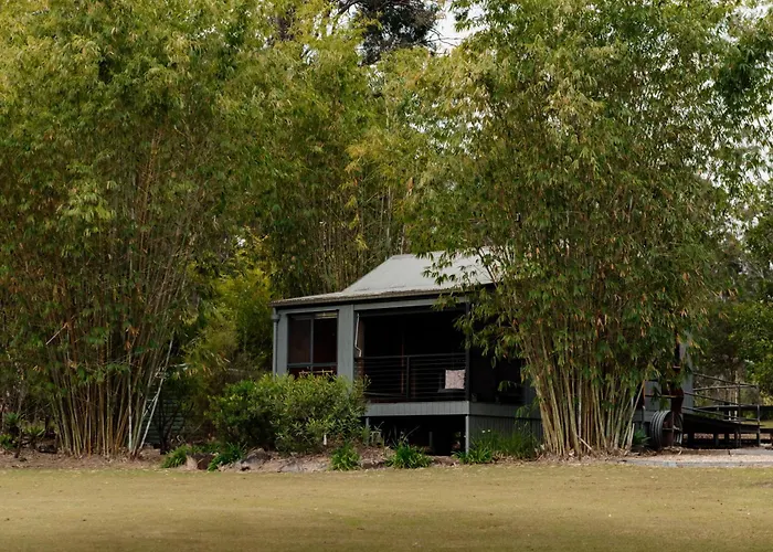 Tuckeroo Cottages & Gardens - Blue Wren & Kookaburra